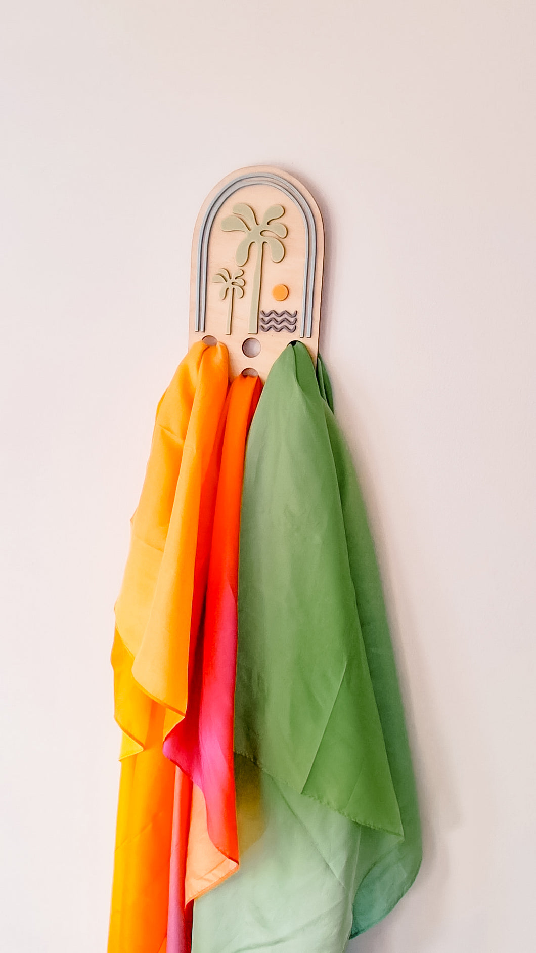 Palm Play Scarf Holder